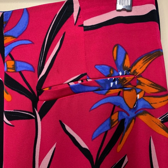 Diane von Furstenberg Women's floral , wide leg pink pants.  Size 4 - Picture 8 of 14